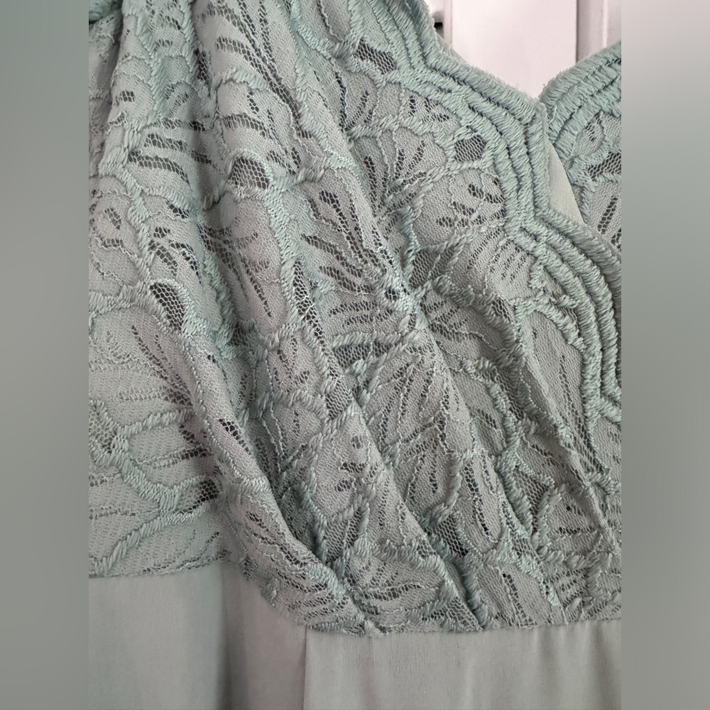 David’s bridal Bridesmaids dress size 4 Sage green - Picture 5 of 9